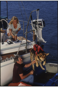 153311-nova-lift-sail-power-boat-dog.jpg